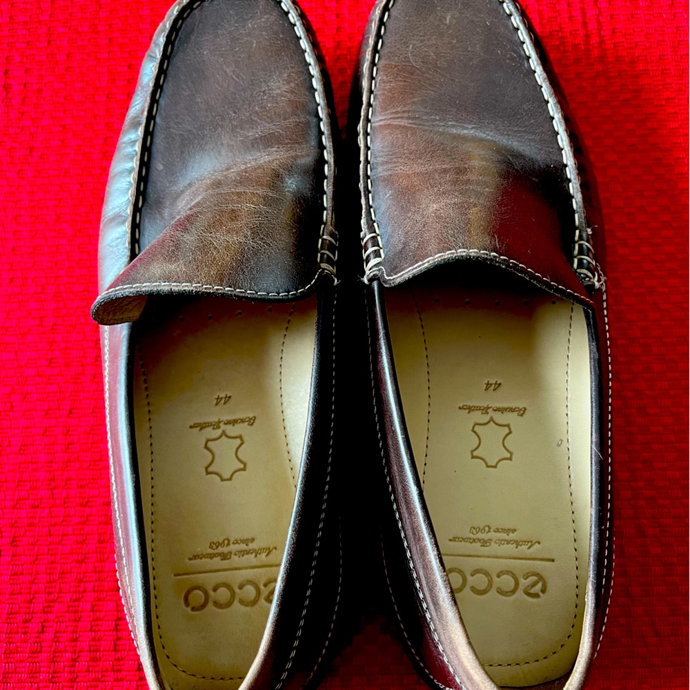 Men’s brown casual shoes size 44. Dog friendly home